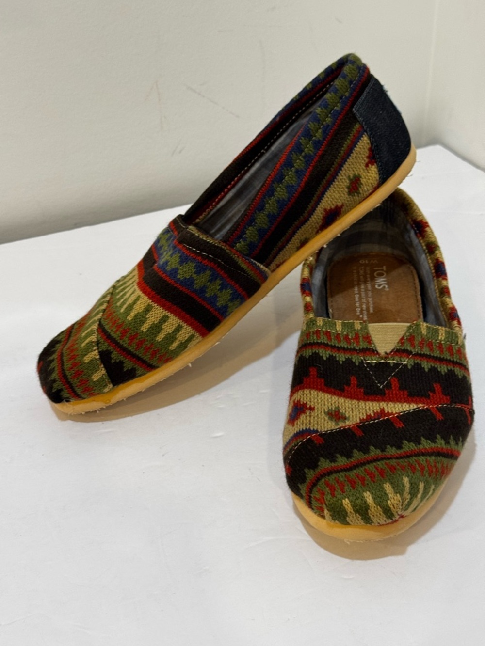 TOMS Kilim Aztec Multicolor Slip-On Flats with Tribal Pattern size 10